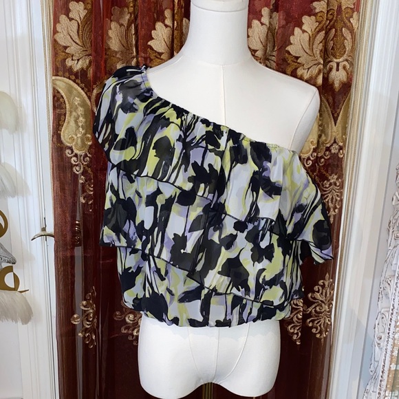 Floral Ruffle Off Shoulder Top - Picture 7 of 17